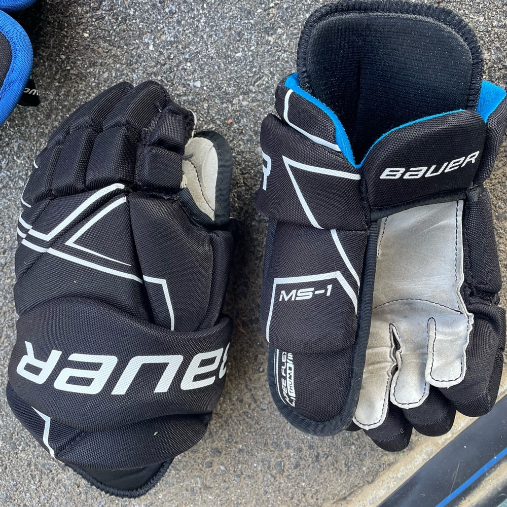 Bauer Black and White MS-1 Hockey Gloves